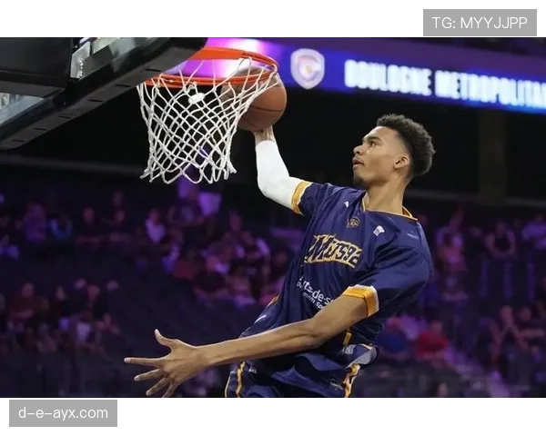 卡马文加:对抗能力与覆盖范围如何支撑其中场防守 卡马文加:对抗能力与覆盖范围如何支撑其中场防守