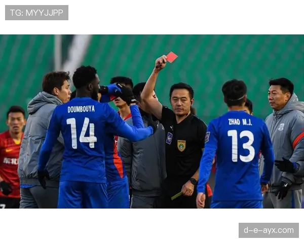 吐口水红牌判罚有多严格？解读裁判尺度与规则细节