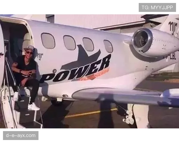 摩根赛场上冷静，裙下生活竟然比咱还爱买买买？